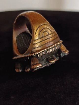Anello bronzo patinato con pietra ambra