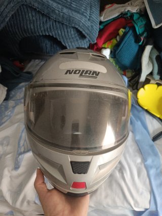 Casco de moto integral plateado