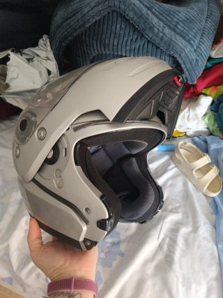 Casco de moto integral plateado