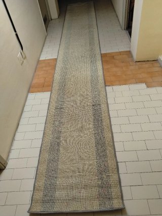 Alfombra Pasillera Gris y Roja