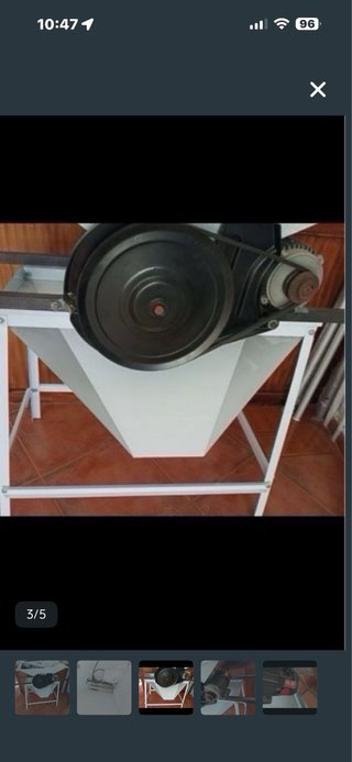 Estrujadora de uva motorizada con mesa