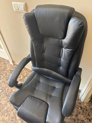 Silla de oficina negra de cuero