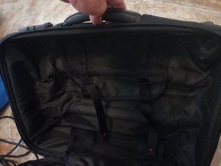 MALETA MEDIANA NEGRA MARCA SAMSONITE CON RUEDAS