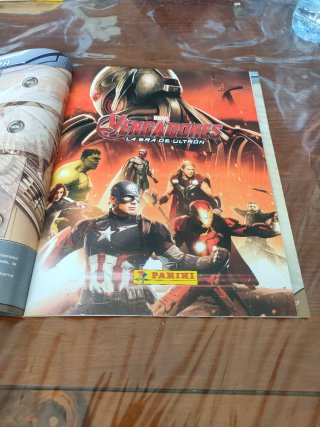 Álbum Vengadores La Era de Ultron Panini Vacío