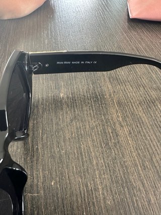 Gafas de sol Miu Miu negras