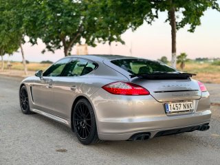 Porsche Panamera GTS 2013