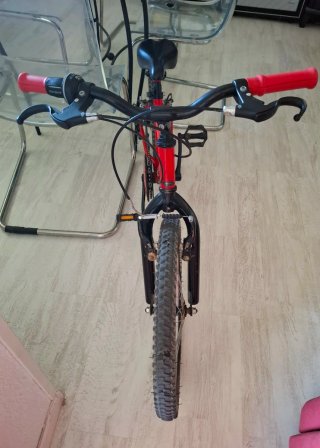 Bicicleta infantil B'TWIN roja