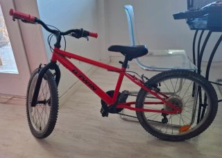 Bicicleta infantil B'TWIN roja