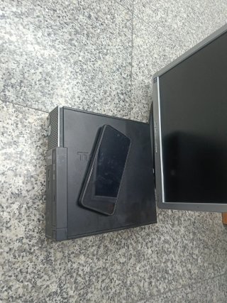 Dell Optiplex 780 USFF, muy muy pequeño + pantalla