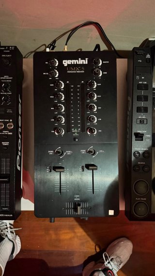 2x Pioneer CDJ-2000 + Mixer Gemini UMX-5