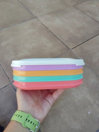 Platos apilables marca tupperware