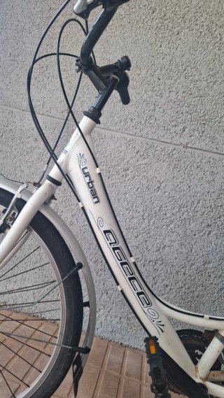 Bicicleta urbana blanca AGECE urban