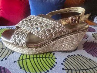 Sandalias doradas esparto cuña talla 37