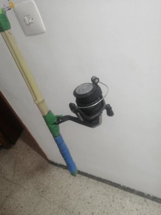 Caña de pescar artesanal + carrete Decathlon