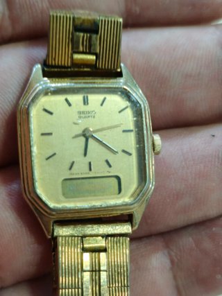 Reloj Seiko Quartz Dorado Digital Analógico