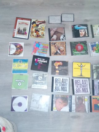 Lote Cds y DVDs Varios