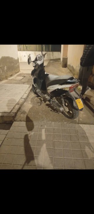 Moto Keguai 50cc Scooter Negra y Blanca