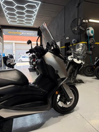 Yamaha XMAX 300 Maxi Scooter