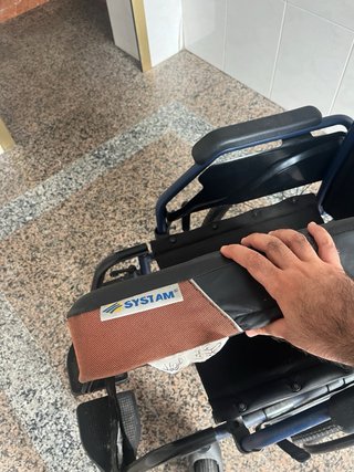 Silla de ruedas plegable en muy buen estado
