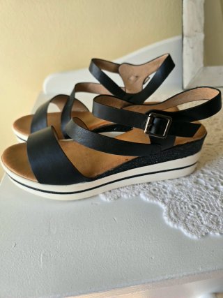 Sandalias negras de cuña 41