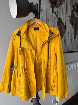 Parka Zara amarillo mostaza capucha oculta – TS