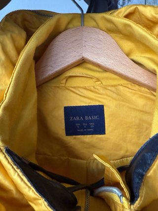 Parka Zara amarillo mostaza capucha oculta – TS