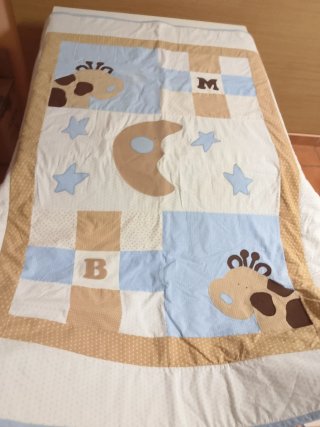 Caja 6. Ropa de cuna y mantas para bebé