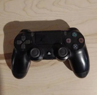 PS4 Slim 1TB + Controller + 2 Giochi