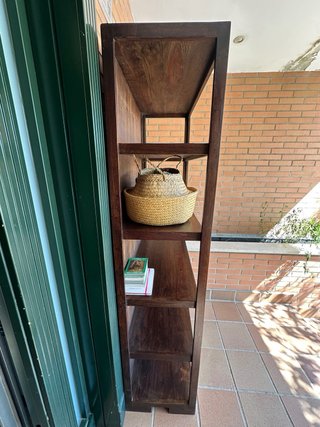 Estantería madera maciza oscura