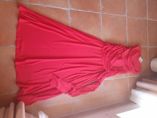 Abito rosso Zara con scollo a parola d'onore