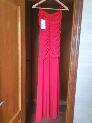 Abito rosso Zara con scollo a parola d'onore