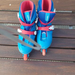Patines en línea azules para niños