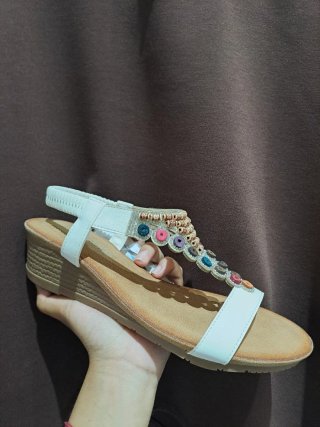 Sandalias cuña multicolor y blancas nuevas