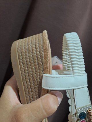 Sandalias cuña multicolor y blancas nuevas