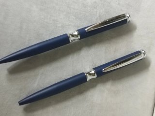 Dos Bolígrafos azules elegantes x 3€