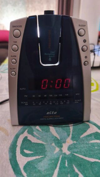 Radio Reloj Proyector Elta Digital
