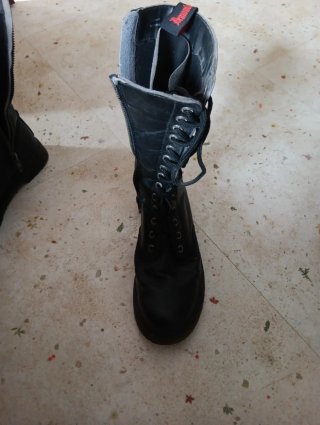 Stivali militari alti