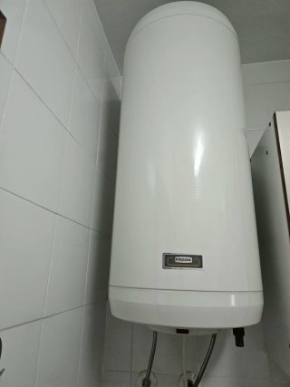Frigorífico, lavadora, termo y horno cocina
