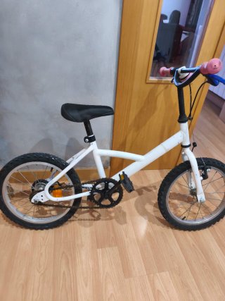 Bicicleta infantil blanca
