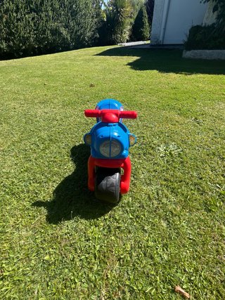 Moto infantil VF750 azul y roja