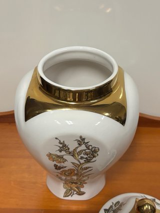 Jarrón decorativo de porcelana con tapa