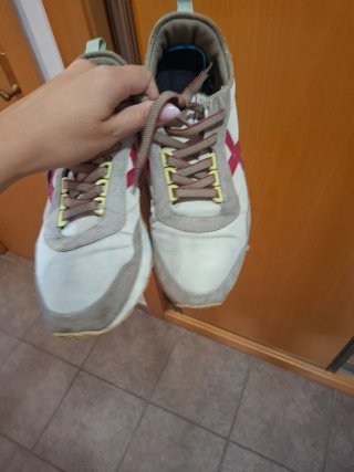 Zapatillas Munich Beige y Rojo
