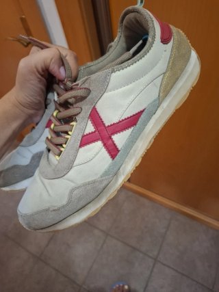 Zapatillas Munich Beige y Rojo