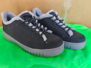 Zapatillas grises de mujer con forro