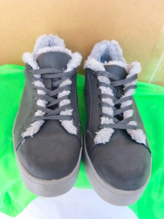 Zapatillas grises de mujer con forro