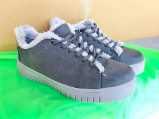 Zapatillas grises de mujer con forro