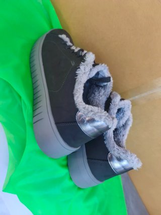 Zapatillas grises de mujer con forro