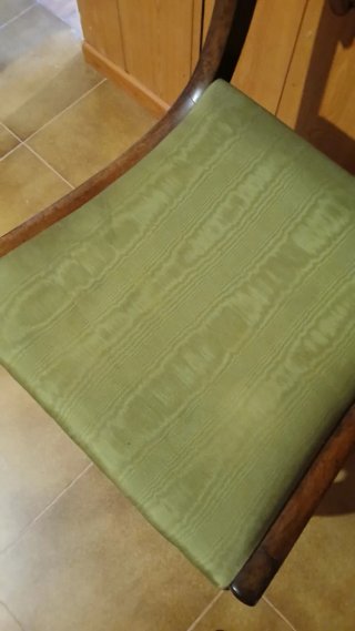 Silla antigua madera tallada estilo clásico
