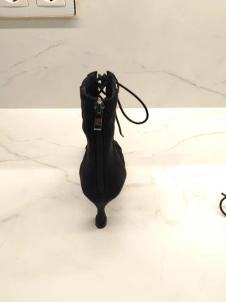 Tacones negros estilo Heels