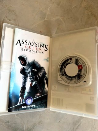 Lotto 8 giochi PSP: Gran Turismo, Tomb Raider, GTA